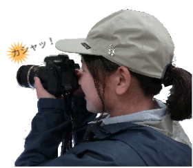 カメラを構えている解説員の横顔